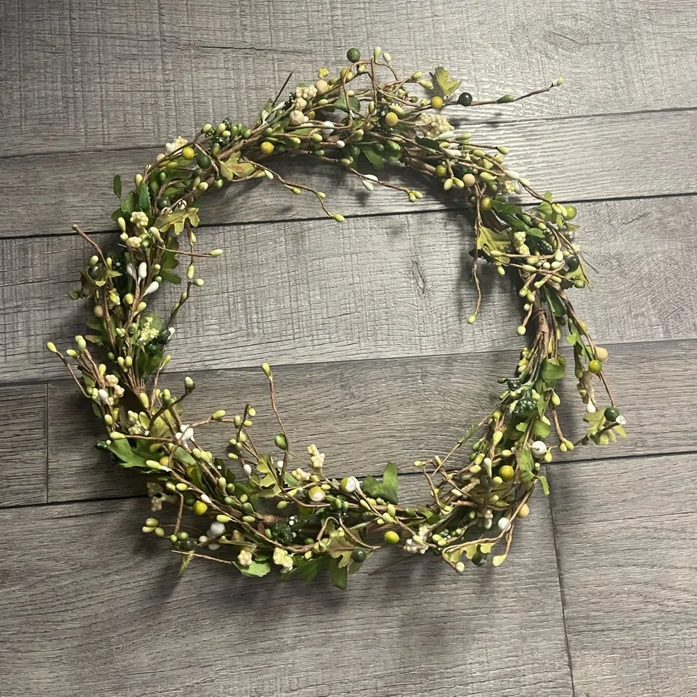 Green and Cream Holiday Wreath
